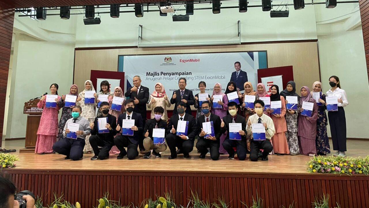 ExxonMobil STEM Awards recognizing students, schools and districts in Terengganu, Malaysia that excel in pure science subjects in the annual public school examination