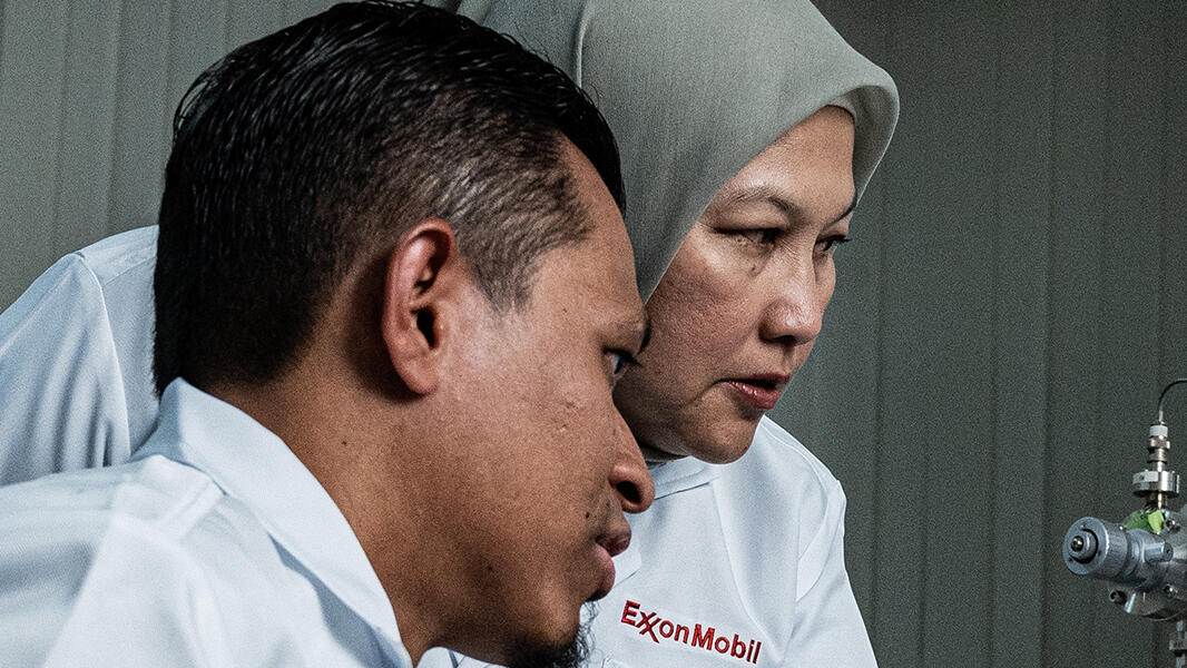 ExxonMobil Malaysia employee collaborates with UTM student in lab