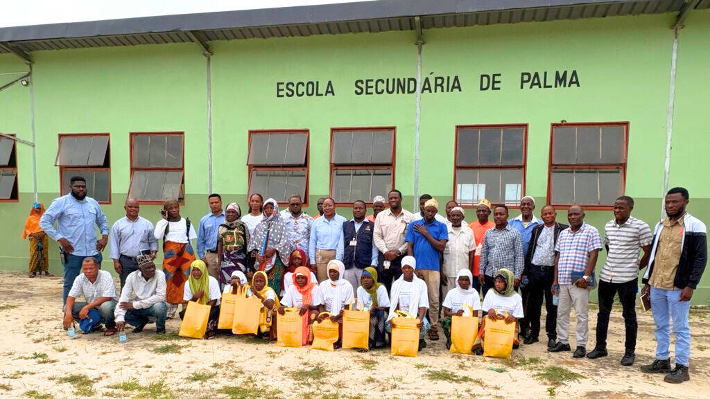 Womens' hygiene kit distribution in De Palma, Cabo Delgado, MZ