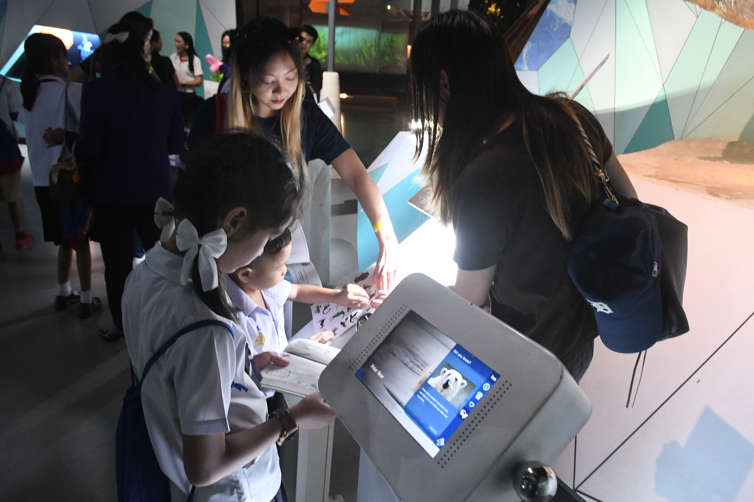 Employees took the students on a walk rally activity to explore the Rama IX Museum.